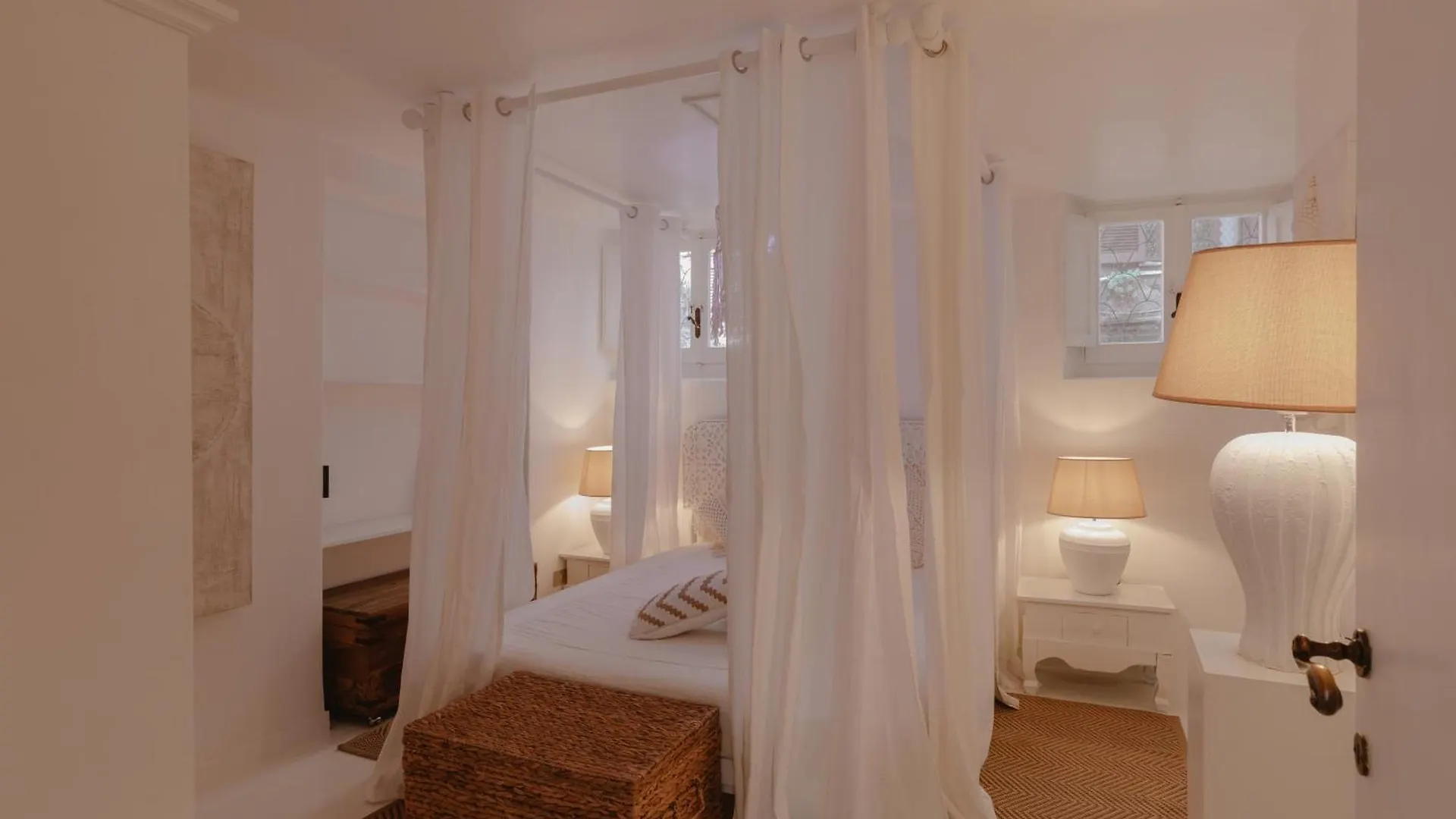 Piazza Navona Historic Luxury Apartment Rome
